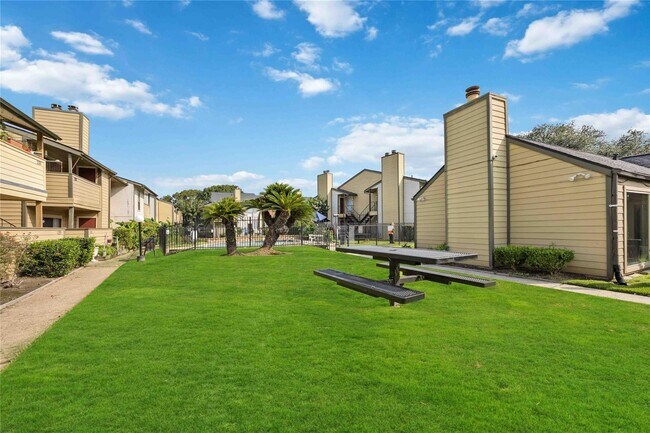 Building Photo - 15534 Zabolio Dr