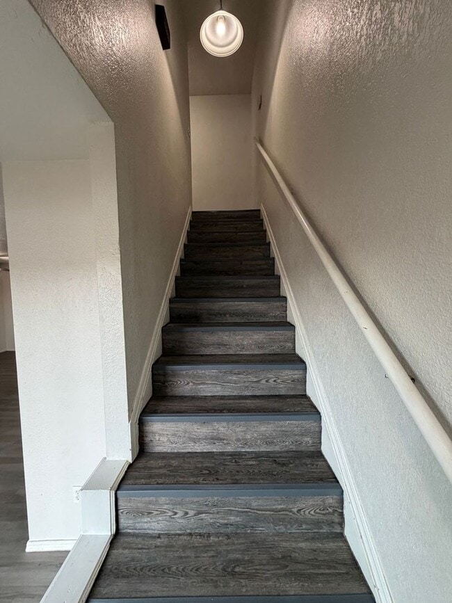 Building Photo - Completely Remodeled 2 Story Duplex - Putnam City Schools - Must See