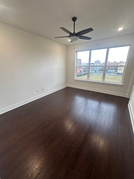 Master Bedroom - 516 W Montgomery Ave