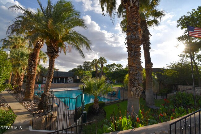Building Photo - 350 Thunderbird Dr