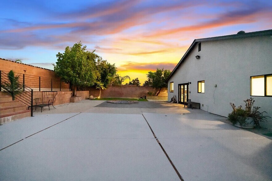 Building Photo - 13940 Bermax Ave