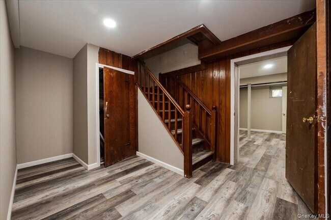 Building Photo - 1 Parkside Dr