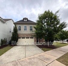 Building Photo - 238 Begen St