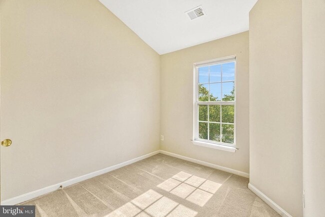 Building Photo - 13051 Park Crescent Cir