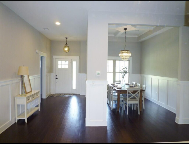 Building Photo - 100 Amberwood Dr