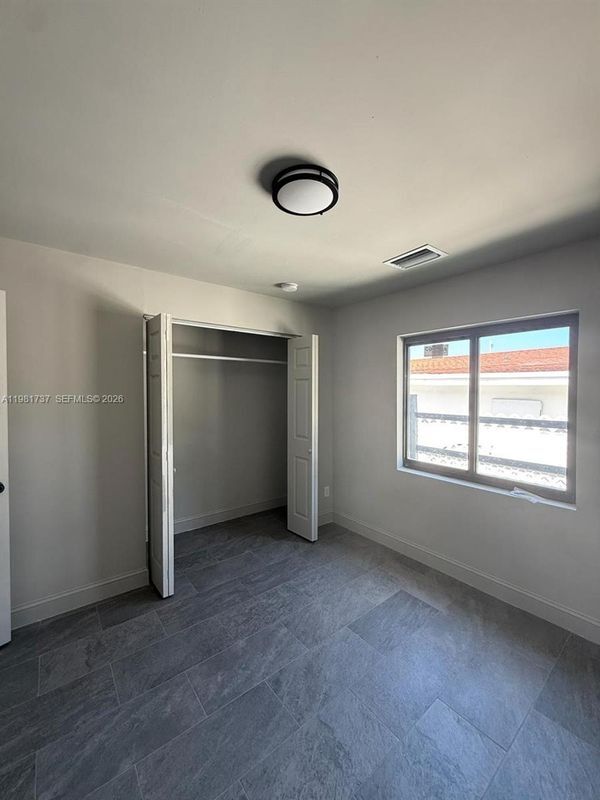 Building Photo - 2810 NW 9th Ct