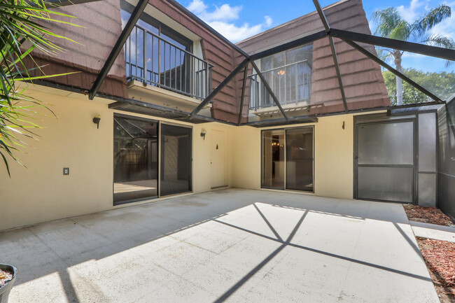 Building Photo - 2425 24th Ct