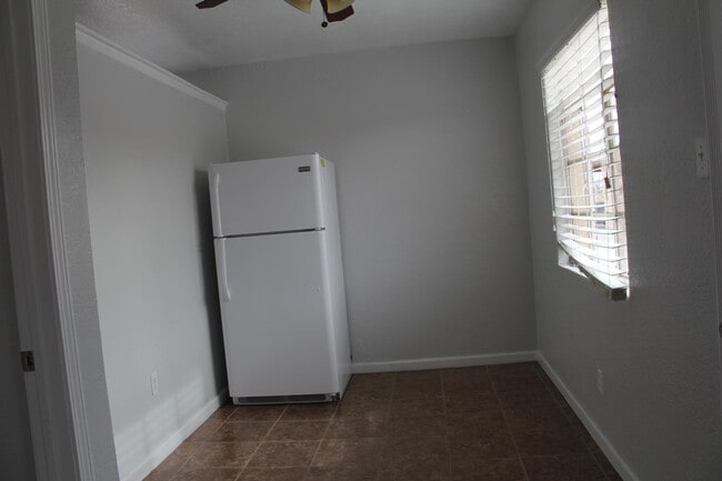 Building Photo - 8907 Old County Dr
