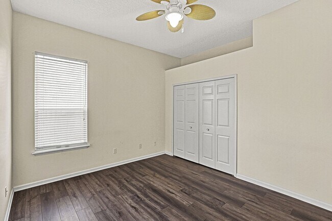 Building Photo - Great 4 bedroom/ 2 bathroom home in Eagle Harbor