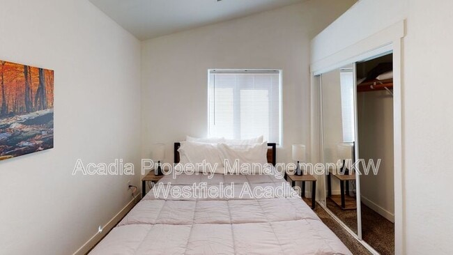 Building Photo - 561 N 10th Pl