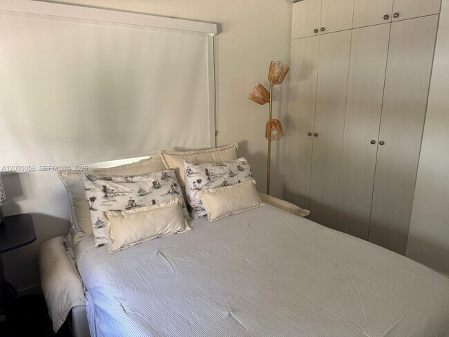 Building Photo - 2911 Monroe St