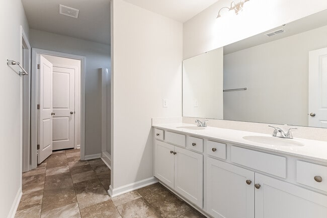 Building Photo - 241 Clydesdale Cir