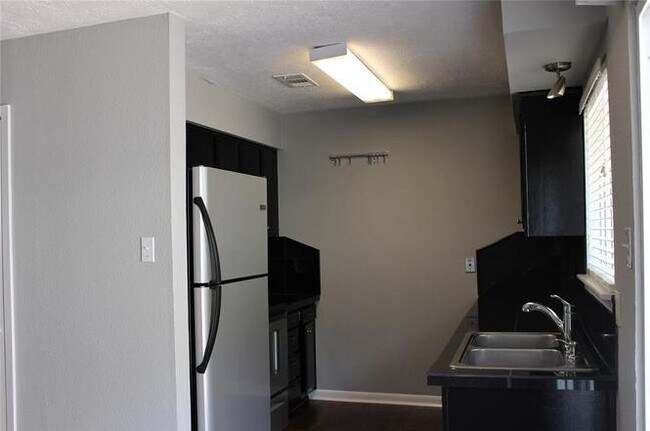 Building Photo - 17122 Blackhawk Blvd