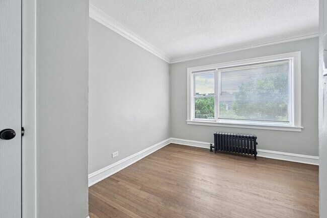 Building Photo - 7757 S Essex Ave