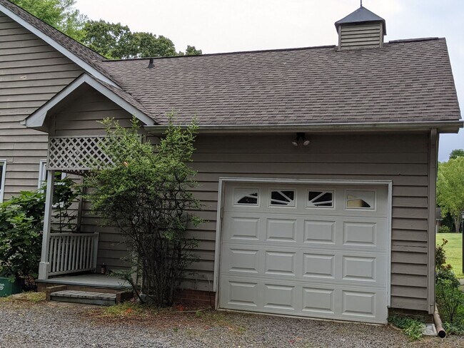Building Photo - Advance NC - Large Lot/Master on Main