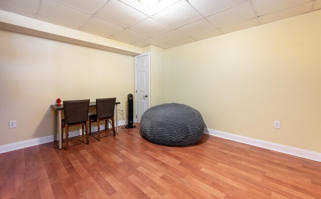 Building Photo - 4 Lowther Pl