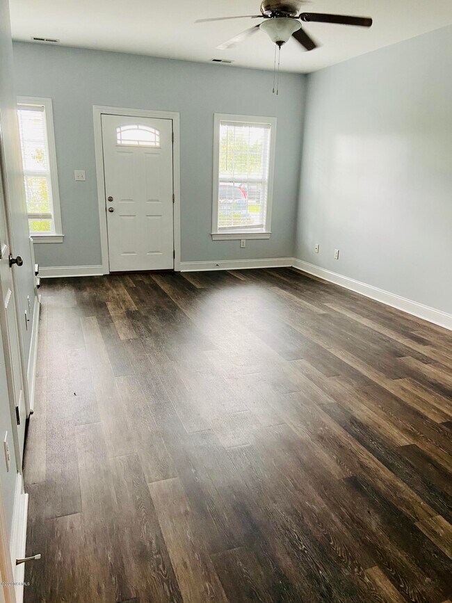 Building Photo - 100 Parrot Landing Dr