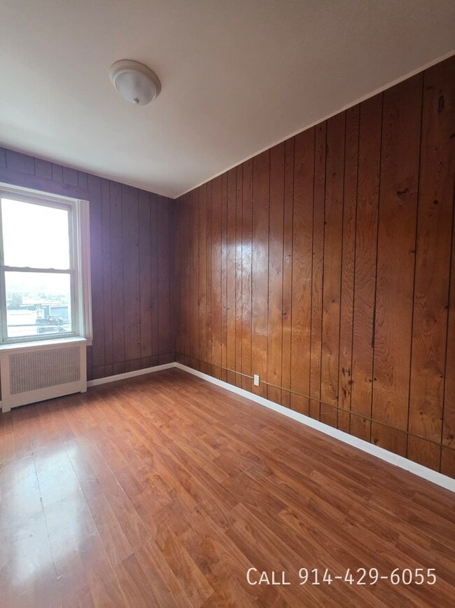 Building Photo - 143 Voss Ave