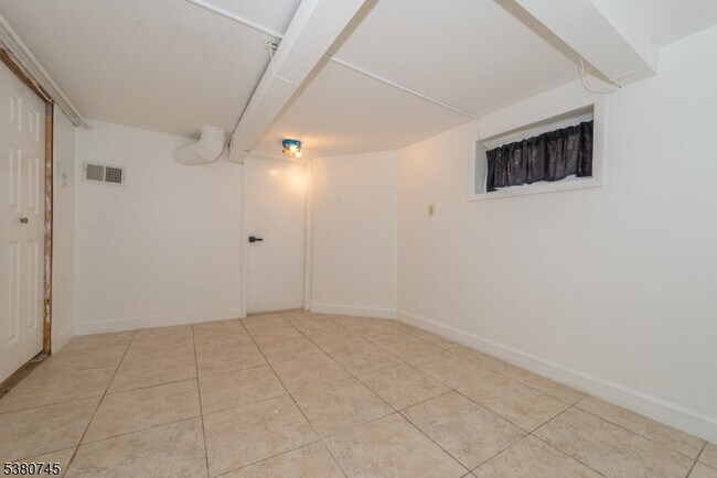 Building Photo - 73 Clinton Pl