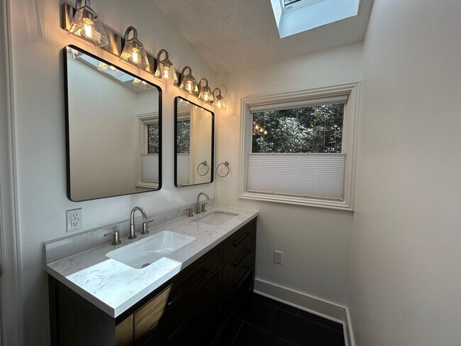 Building Photo - Central AVL - Large Custom Built Home with...