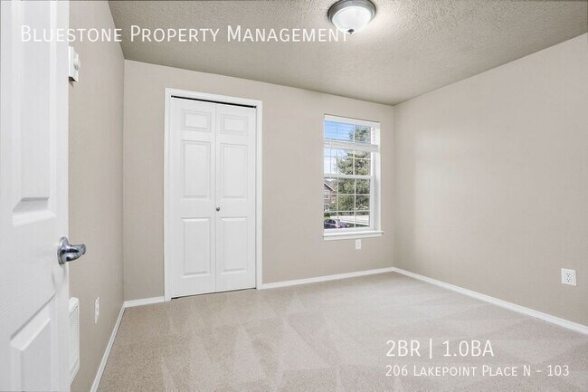 Building Photo - 206 Lakepoint Pl N