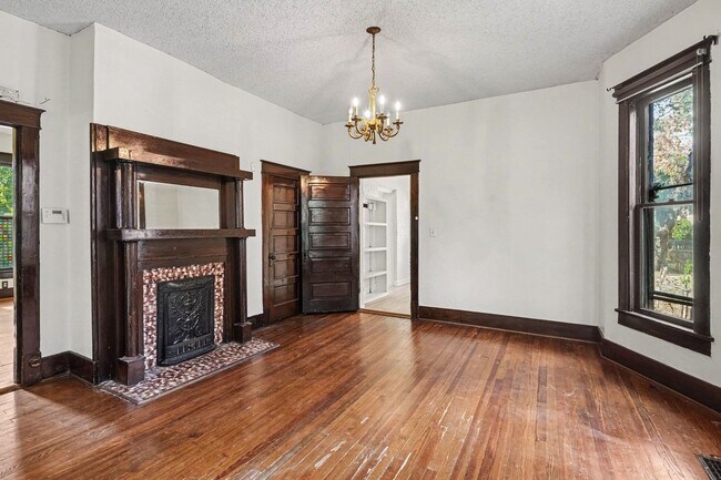 Building Photo - 617 Shelby Ave