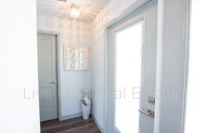 Building Photo - 501 Delaware Ave