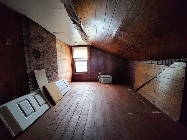 Building Photo - *Spacious 2BD/1BA Single-Family Home Available in Oakland*