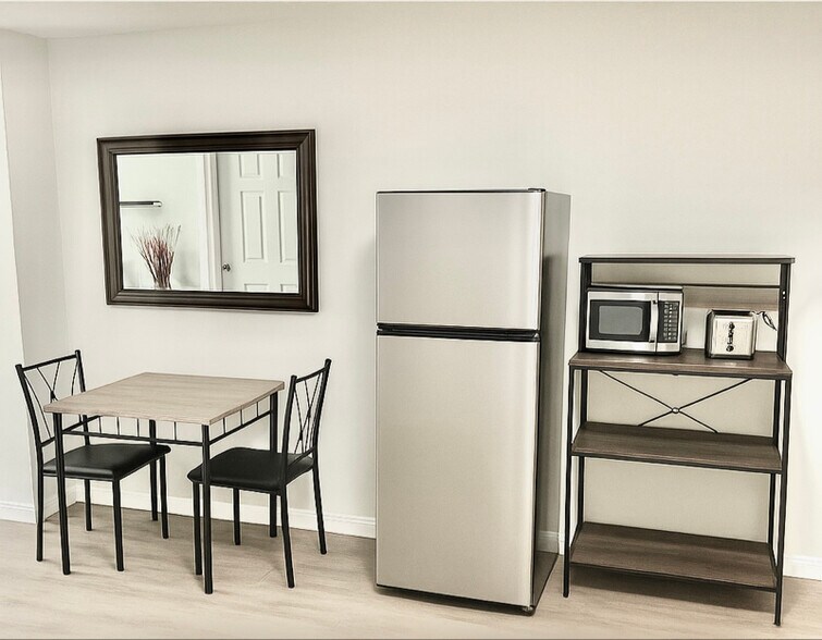 Building Photo - 2004 Fort Pemberton Ct