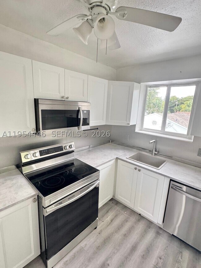 Building Photo - 555 NE 70th St