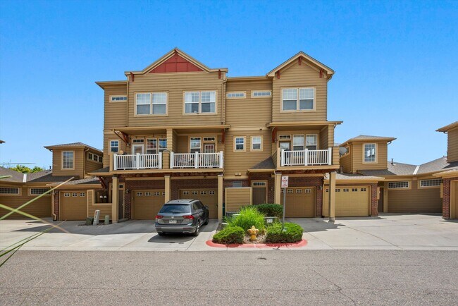 Building Photo - Comfortable Broomfield Townhome Close to Shopping & Trails
