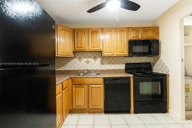 Building Photo - 7900 S Colony Cir