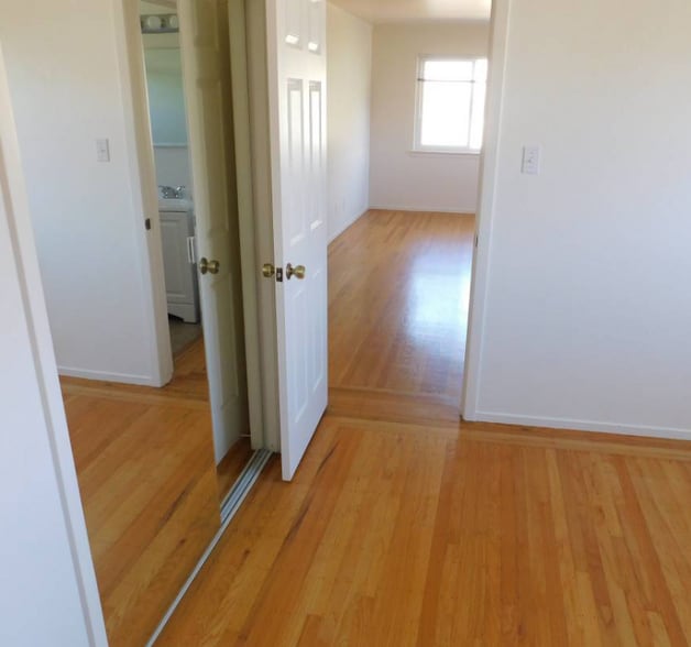 Building Photo - 2615 Stuart St