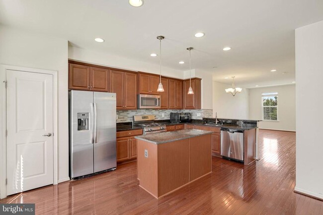 Building Photo - 41755 McMonagle Square
