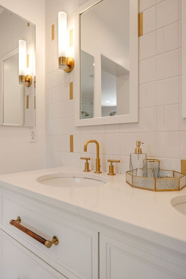 Building Photo - Luxurious French Country Estate in Ladera Ranch – Fully Furnished with Flexible Short-Term Lease ...