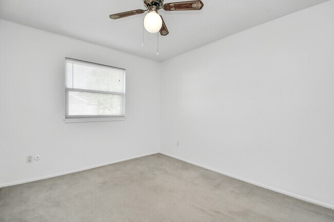 Building Photo - 403 Westwood Dr