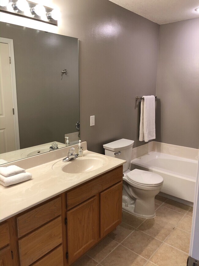 Building Photo - 18195 Cattail Ct