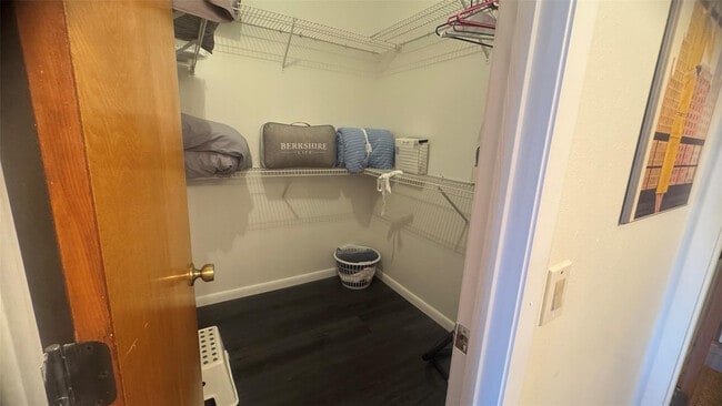 Building Photo - 5483 Casablanca Cir