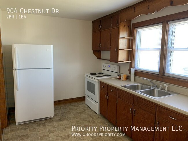 Building Photo - 904 Chestnut Dr