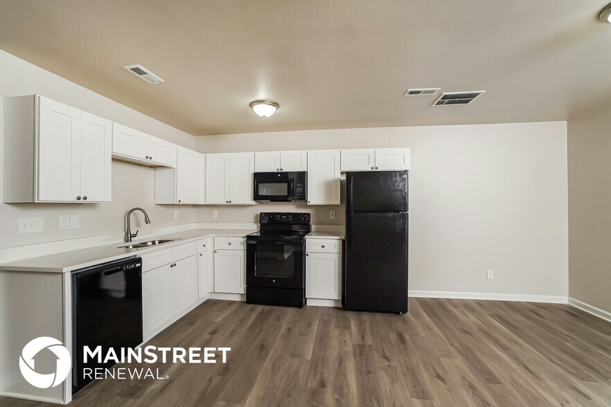 Building Photo - 1542 W Oak St