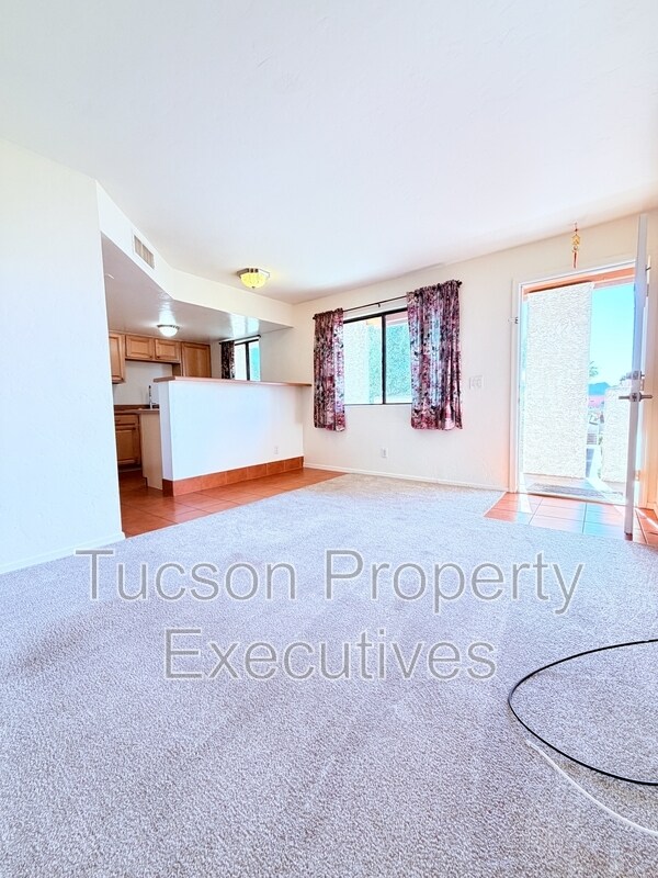 Building Photo - 455 W Kelso St