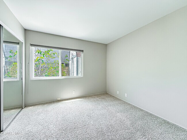 Building Photo - 360 N Greenmeadow Ave