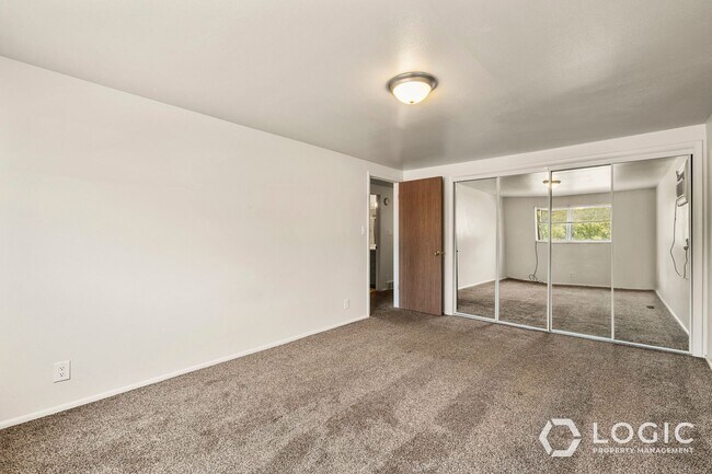 Building Photo - 331 W 170 N