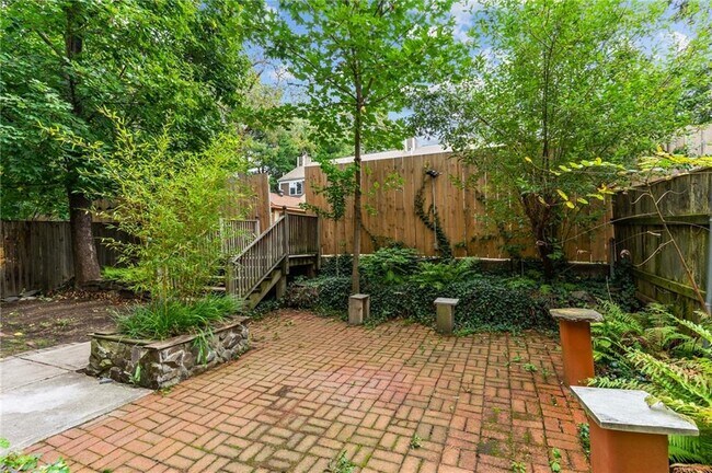 Building Photo - 159 Camp St