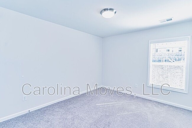 Building Photo - 221 Stone Fruit Ct