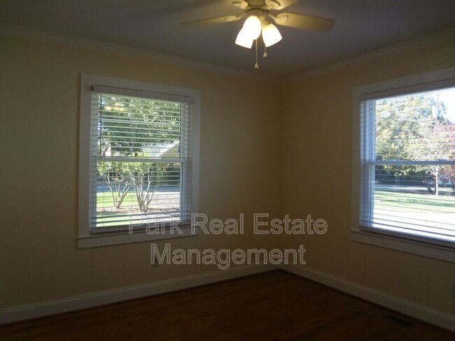 Building Photo - 602 Hillsborough Rd