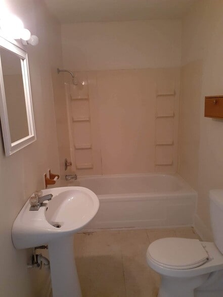 Building Photo - 51 Columbia St