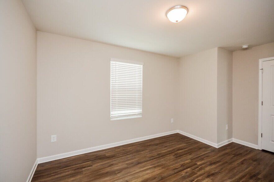 Building Photo - 3835 Place Dr