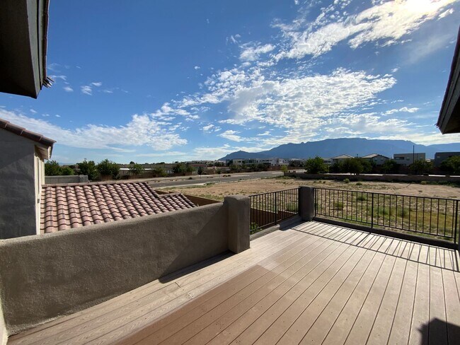 Building Photo - 5 Bedroom Luxury Home Available Near Louis...
