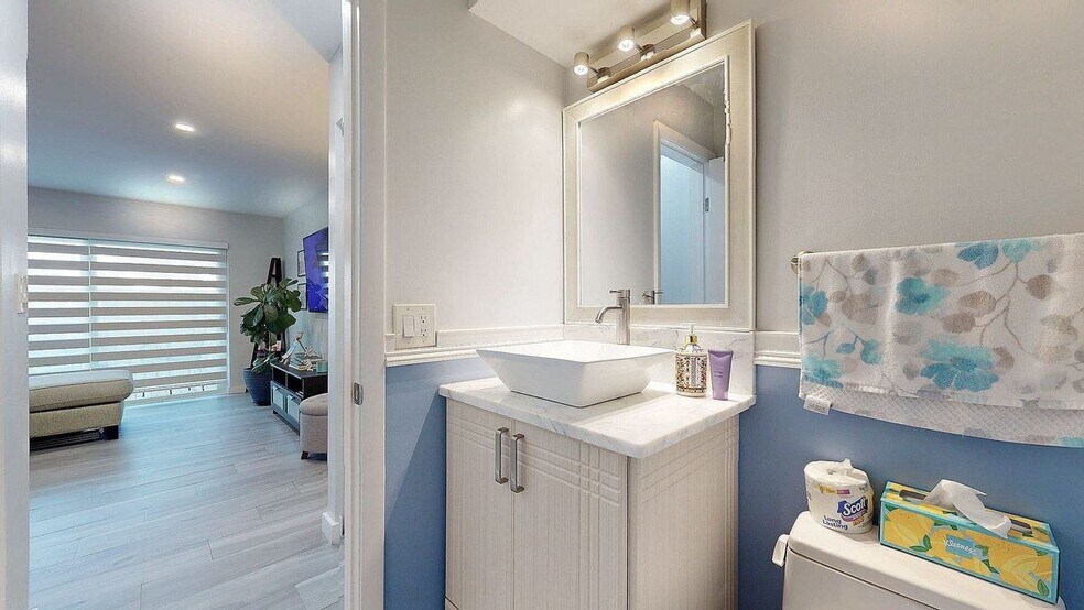 Building Photo - 6840 SW 45th Ln